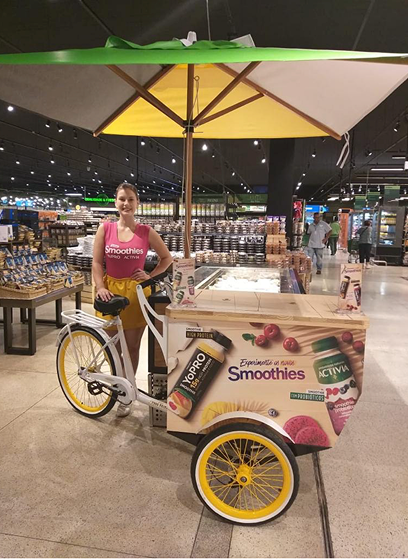 Bike de degustação dos smoothies montada no supermercado
