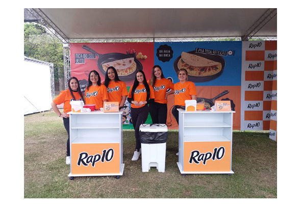 Equipe RAP10 no estande de degustação da Global Race