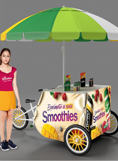 Render da bike personalizada dos smoothies com promotora uniformizada