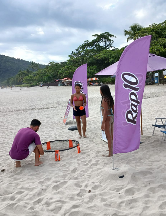 Ativação de esportes de praia com bandeiras RAP10