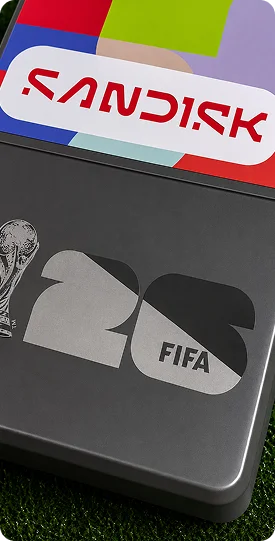 Detalhe do apito com marca SanDisk e FIFA